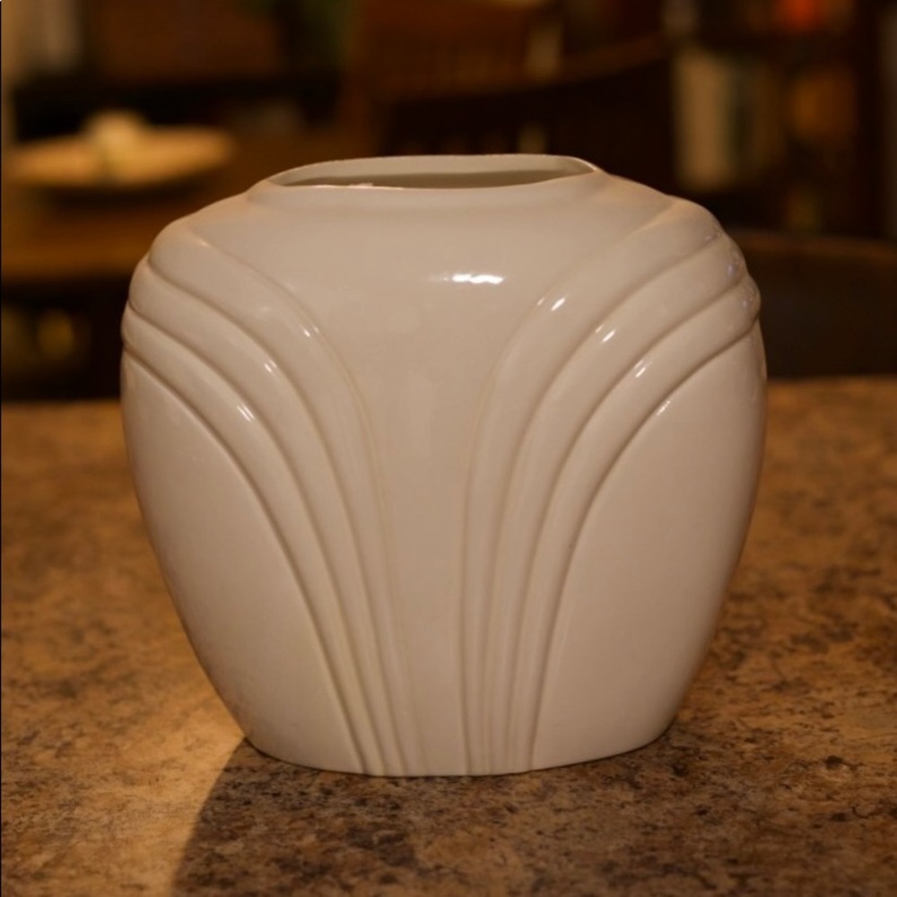 Cream White Art Deco-Style Ceramic Vase